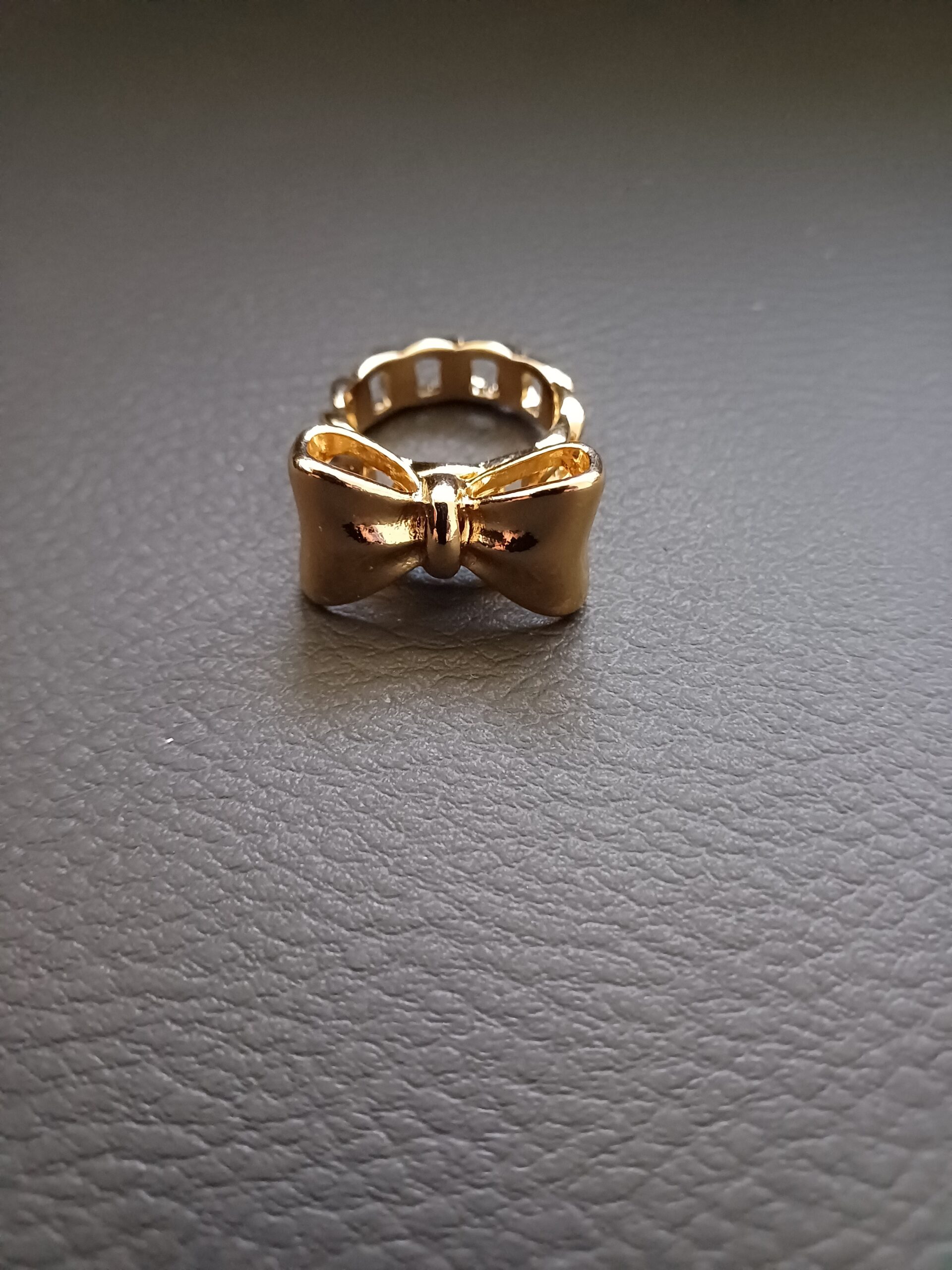 Bow Curb Gold Chain Ring