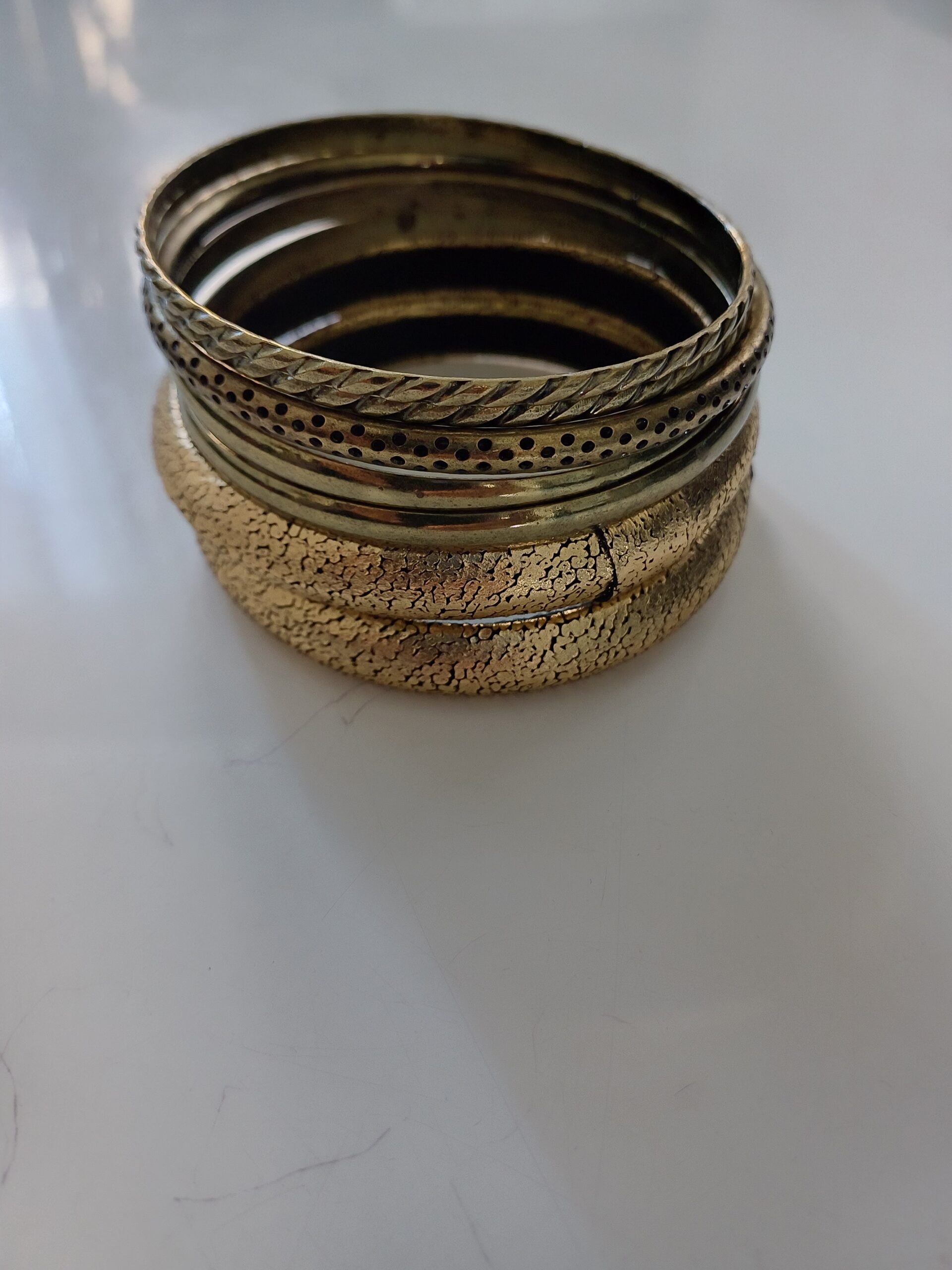 Crackle Snake Gold Bangle pk